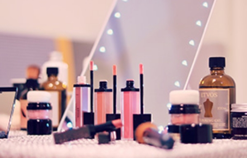 4シーズンに基づく似合うメイクカラーアドバイス